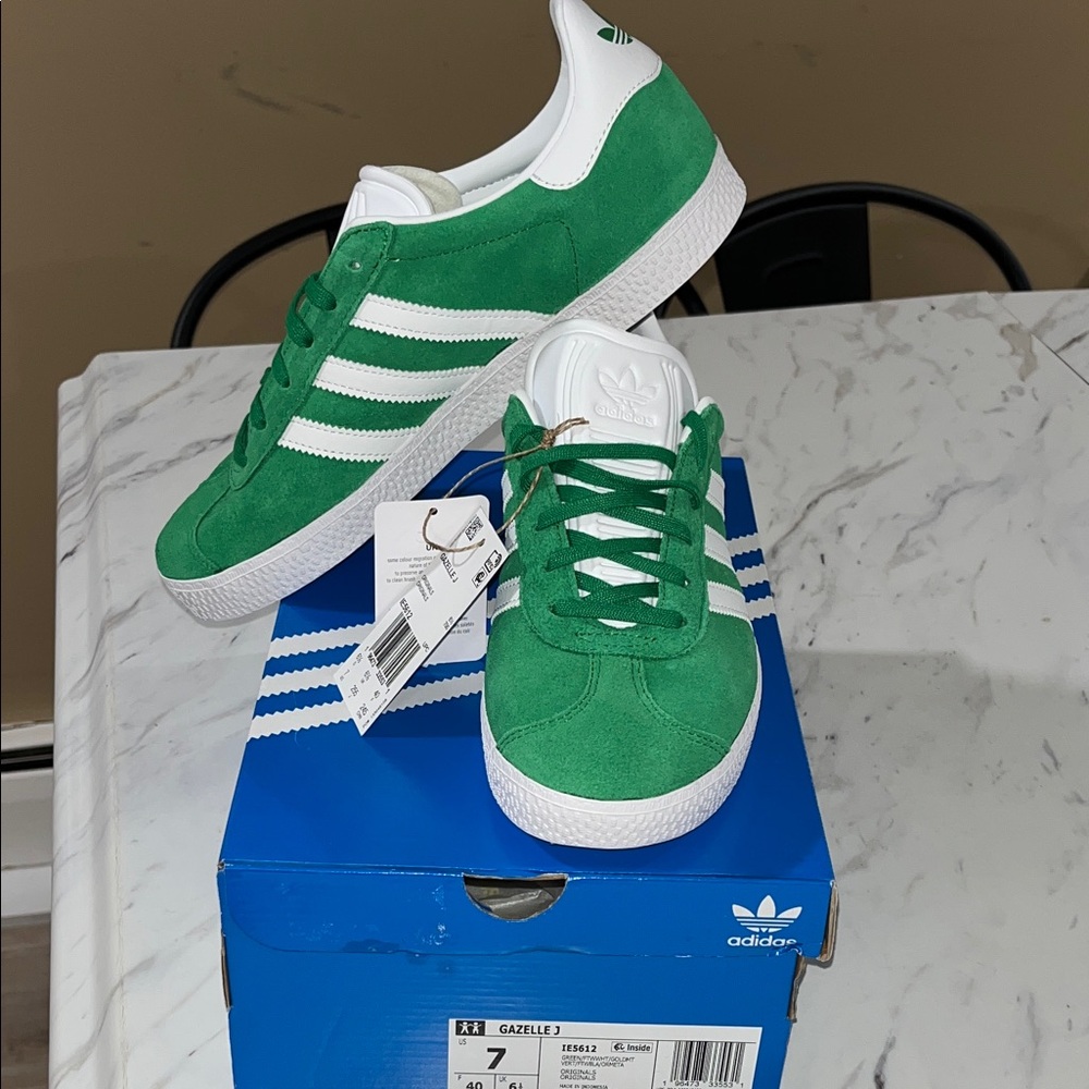 NWT Adidas Gazelle 7men/8women Green and White 💚🤍